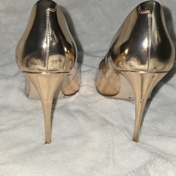 Steve Madden Women's Gold Pumps - Picture 3 of 16